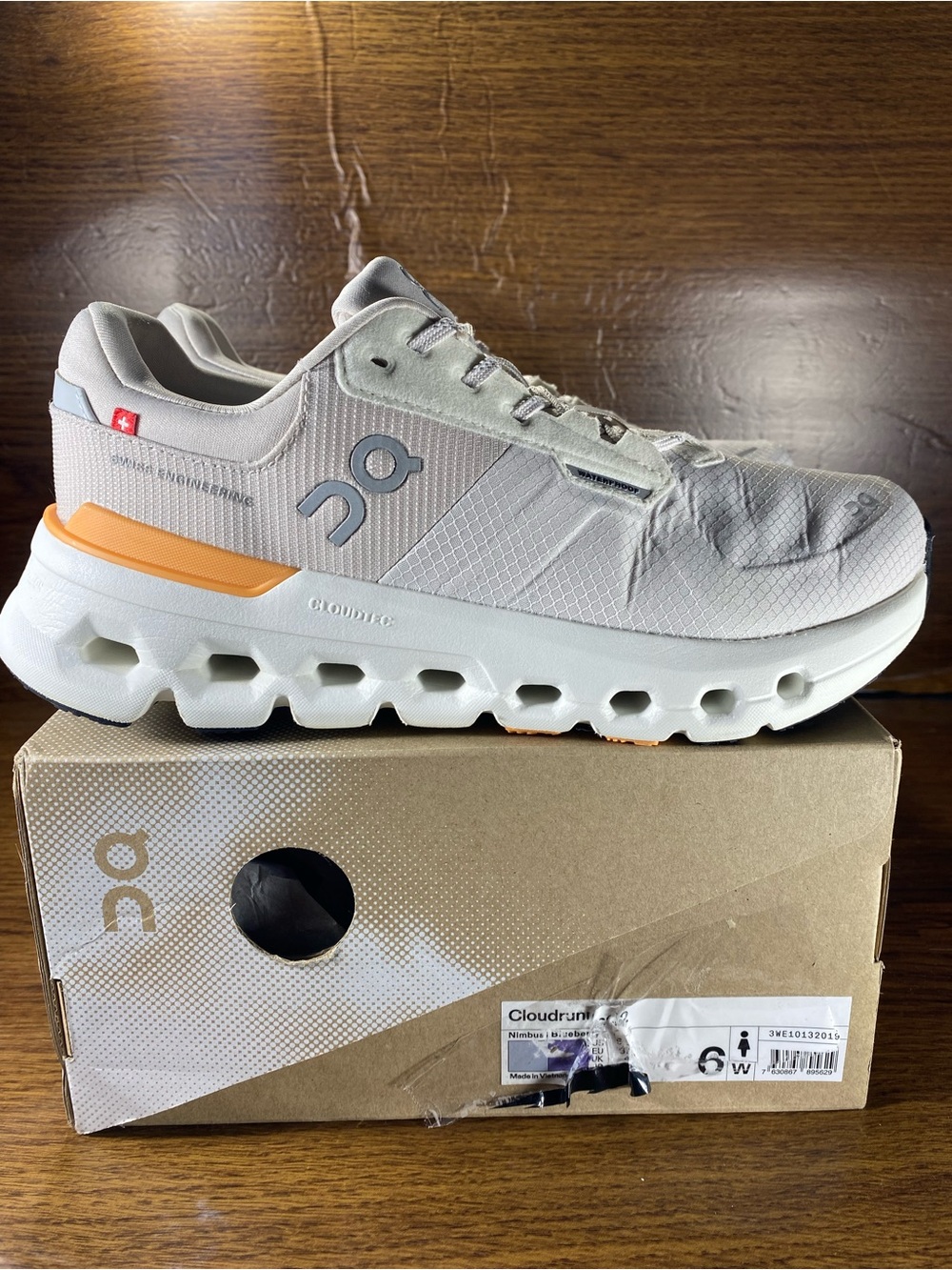 On Cloud Runner waterproof women’s shoe size 6